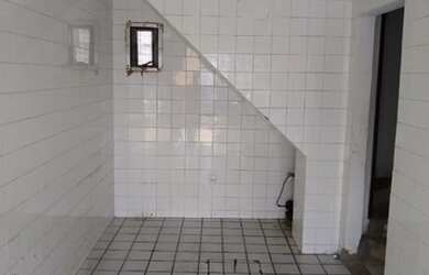 Imagem: A casa possui 1 Dormitório, 2 Banheiros, 1 Vaga na garagem