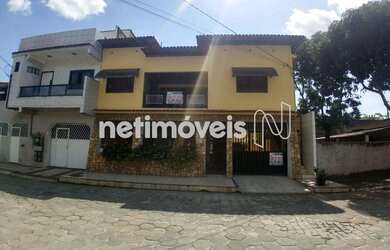 Imagem: A casa possui 5 Dormitórios, 4 Banheiros, 487m² de Área e