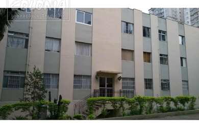 Imagem: O apartamento possui 2 Dormitórios, 1 Banheiro, 2 Vagas na