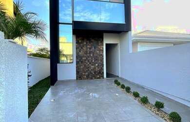 Imagem: A casa possui 2 Dormitórios, 3 Banheiros, 1 Vaga na garagem