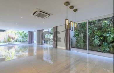 Imagem: A casa em condomínio possui 4 Dormitórios, 5 Banheiros, 5