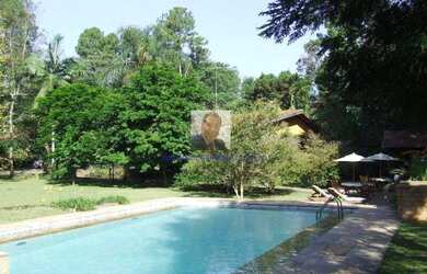 Imagem: A casa possui 4 Dormitórios, 5 Banheiros, 5 Vagas na garagem