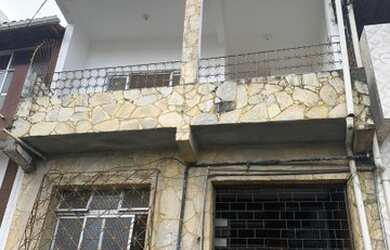 Imagem: A casa possui 3 Dormitórios, 2 Banheiros e está localizado