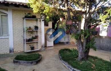 Imagem: O depósito possui 5 Vagas na garagem, 200m² de Área e está