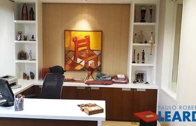 Imagem: O depósito possui 1 Vaga na garagem, 36m² de Área e está