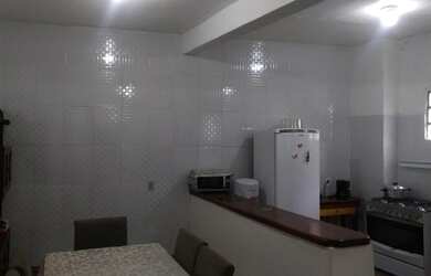 Imagem: A casa possui 2 Dormitórios, 2 Banheiros, 3 Vagas na garagem