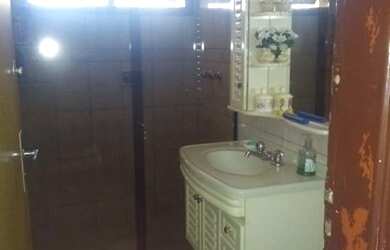 Imagem: A casa possui 3 Dormitórios, 2 Banheiros, 5 Vagas na garagem