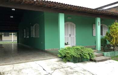 Imagem: A casa possui 4 Dormitórios, 3 Banheiros, 5 Vagas na garagem