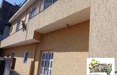 Imagem: A casa possui 3 Dormitórios, 1 Banheiro, 2 Vagas na garagem