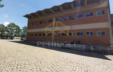 Imagem: O depósito possui 5 Vagas na garagem, 13.500m² de Área e