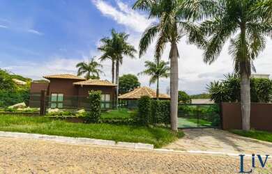 Imagem: A casa em condomínio possui 4 Dormitórios, 5 Banheiros, 5