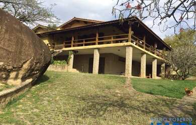 Imagem: A casa em condomínio possui 3 Dormitórios, 4 Banheiros, 2