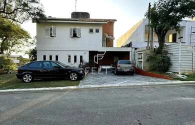 Imagem: A casa em condomínio possui 4 Dormitórios, 4 Banheiros, 4