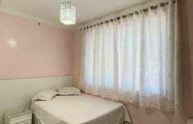 Imagem: A casa possui 3 Dormitórios, 2 Banheiros, 2 Vagas na garagem