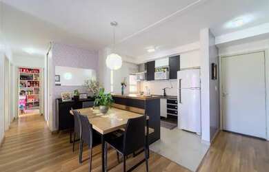 Imagem: O apartamento possui 3 Dormitórios, 1 Banheiro, 1 Vaga na garagem