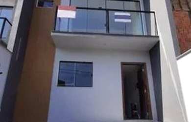 Imagem: A casa possui 3 Dormitórios, 3 Banheiros, 2 Vagas na garagem