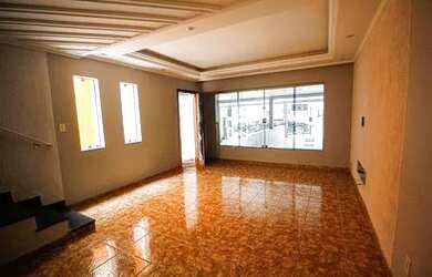 Imagem: A casa possui 4 Dormitórios, 5 Banheiros, 5 Vagas na garagem