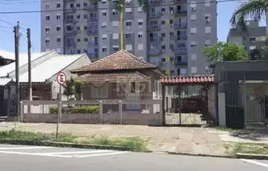 Imagem: A casa possui 2 Dormitórios, 1 Banheiro, 440m² de Área e