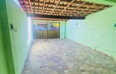 Imagem: A casa possui 2 Dormitórios, 2 Banheiros, 1 Vaga na garagem