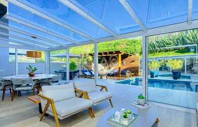 Imagem: A casa em condomínio possui 4 Dormitórios, 5 Banheiros, 4