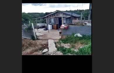 Imagem: A casa possui 2 Dormitórios, 1 Banheiro e está localizado