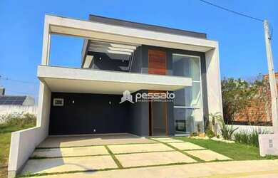 Imagem: A casa possui 3 Dormitórios, 1 Banheiro, 2 Vagas na garagem