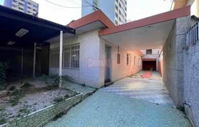 Imagem: O depósito possui 5 Vagas na garagem, 304m² de Área e está