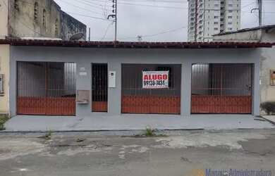 Imagem: A casa possui 4 Dormitórios, 4 Banheiros, 3 Vagas na garagem