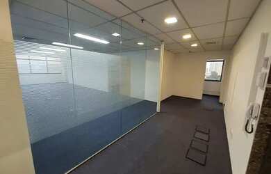 Imagem: O depósito possui 5 Vagas na garagem, 150m² de Área e está