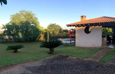 Imagem: A casa em condomínio possui 4 Dormitórios, 4 Banheiros, 4