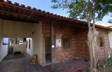 Imagem: A casa possui 3 Dormitórios, 3 Banheiros, 2 Vagas na garagem