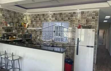 Imagem: A casa possui 2 Dormitórios, 1 Banheiro, 4 Vagas na garagem