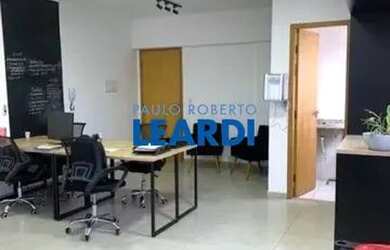 Imagem: O depósito possui 1 Vaga na garagem, 36m² de Área e está