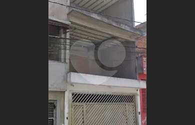 Imagem: A casa possui 2 Dormitórios, 2 Banheiros, 2 Vagas na garagem