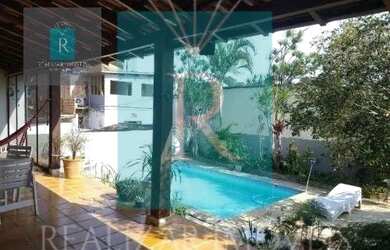 Imagem: A casa possui 3 Dormitórios, 5 Banheiros, 4 Vagas na garagem