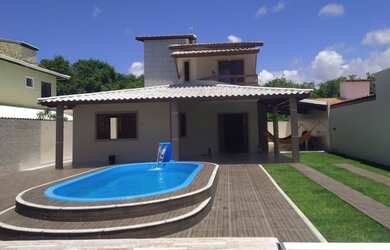 Imagem: A casa possui 4 Dormitórios, 2 Vagas na garagem e está localizado