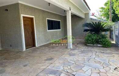 Imagem: A casa possui 3 Dormitórios, 3 Banheiros, 3 Vagas na garagem