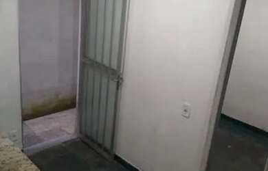 Imagem: A casa possui 1 Dormitório, 1 Banheiro e está localizado