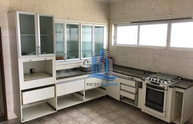 Imagem: A casa possui 4 Dormitórios, 2 Banheiros, 2 Vagas na garagem