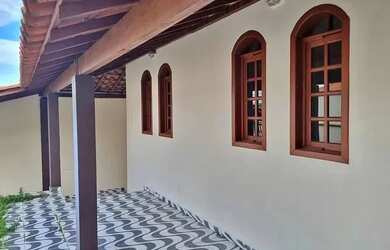 Imagem: A casa à venda possui 3 Dormitórios, 2 Banheiros, 1 Vaga na