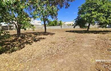 Imagem: O terreno possui 600m² de Área e está localizado em Loteamento