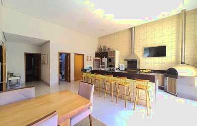 Imagem: A casa em condomínio possui 3 Dormitórios, 3 Banheiros, 2