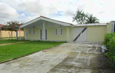 Imagem: A casa em condomínio possui 3 Dormitórios, 2 Banheiros, 2