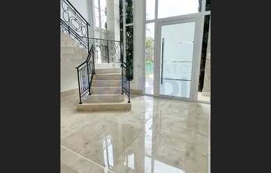 Imagem: A casa em condomínio para alugar possui 4 Dormitórios, 4 Banheiros