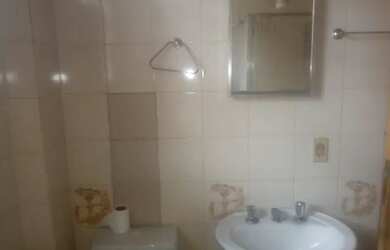 Imagem: O apartamento possui 1 Dormitório, 1 Banheiro, 1 Vaga na garagem