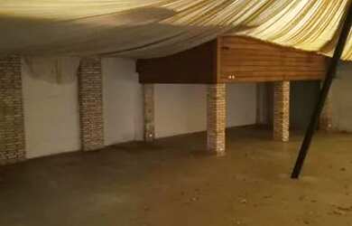 Imagem: O depósito possui 4 Vagas na garagem, 700m² de Área e está