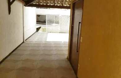 Imagem: A casa possui 4 Dormitórios, 3 Banheiros, 3 Vagas na garagem