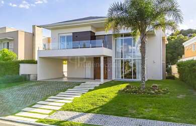 Imagem: A casa em condomínio possui 5 Dormitórios, 5 Banheiros, 4