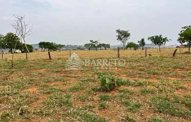 Imagem: O terreno possui 2.550m² de Área e está localizado em Americano