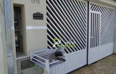 Imagem: A casa possui 2 Dormitórios, 1 Banheiro, 2 Vagas na garagem